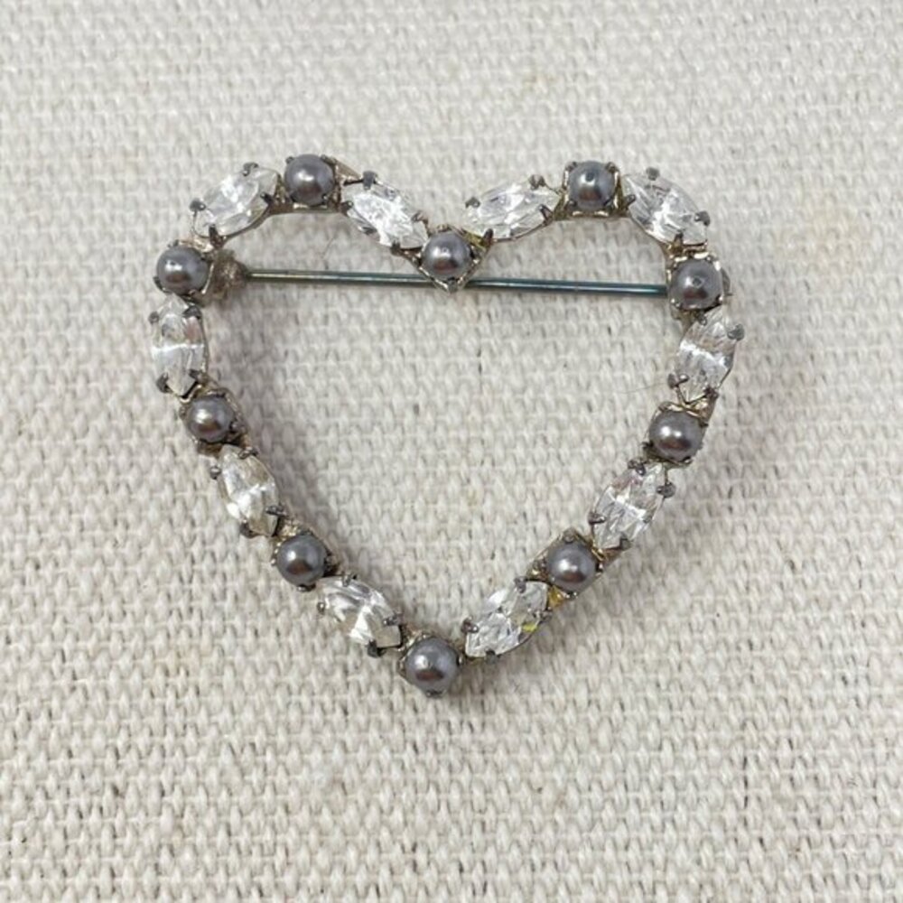 Vintage Rhinestone Heart Brooch Pin Silver-Tone Love Romance‎ Coquette